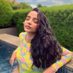 Tuhina Das Instagram - #chillin 🌻 #swimwear #sunset #sunnyday #vacay #throwback Hilton Goa Resort
