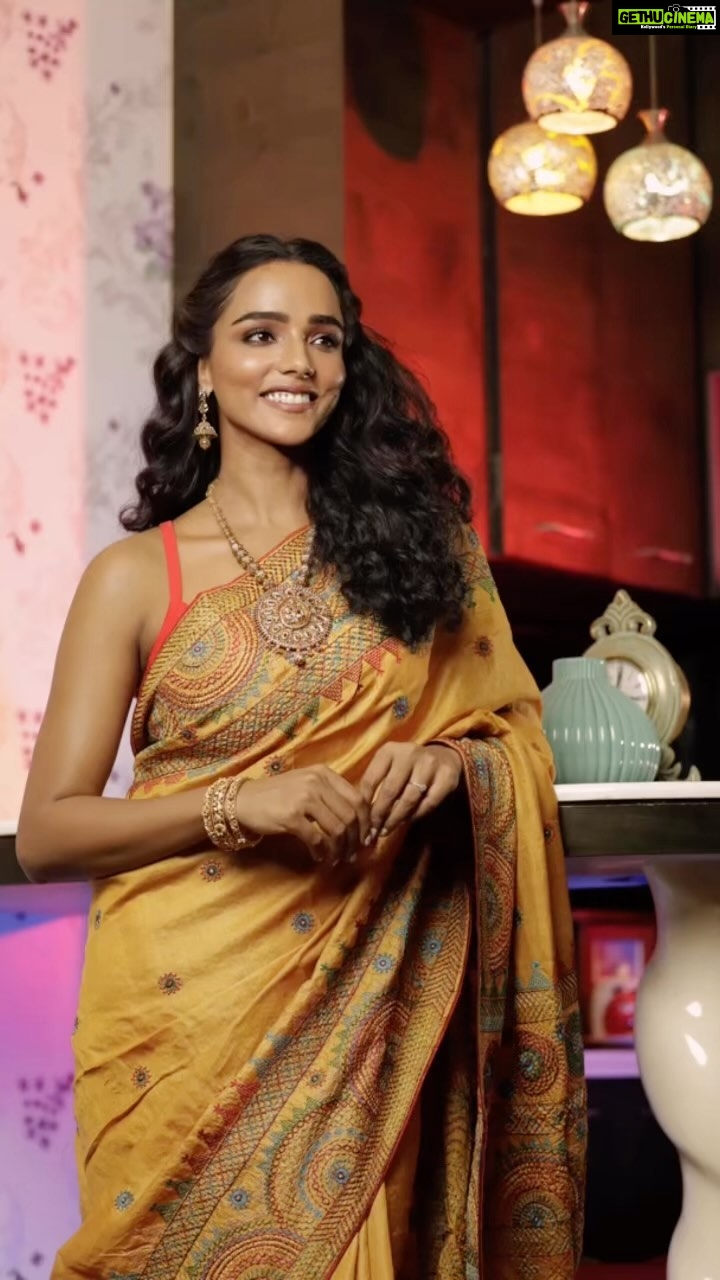 Tuhina Das Instagram - #beingbong 🌼 #saree #bonggirl #tuhinadas #sareelover #sareefashion #picoftheday #instagram #instadaily #love #comfy #kolkata #mumbai #mamasgirl #ottd#trending @lalia_sanskriti @makeupartist_bhaskarbiswas @aajkaal.in @sayantan_dutta_photography Kolkata city of joy