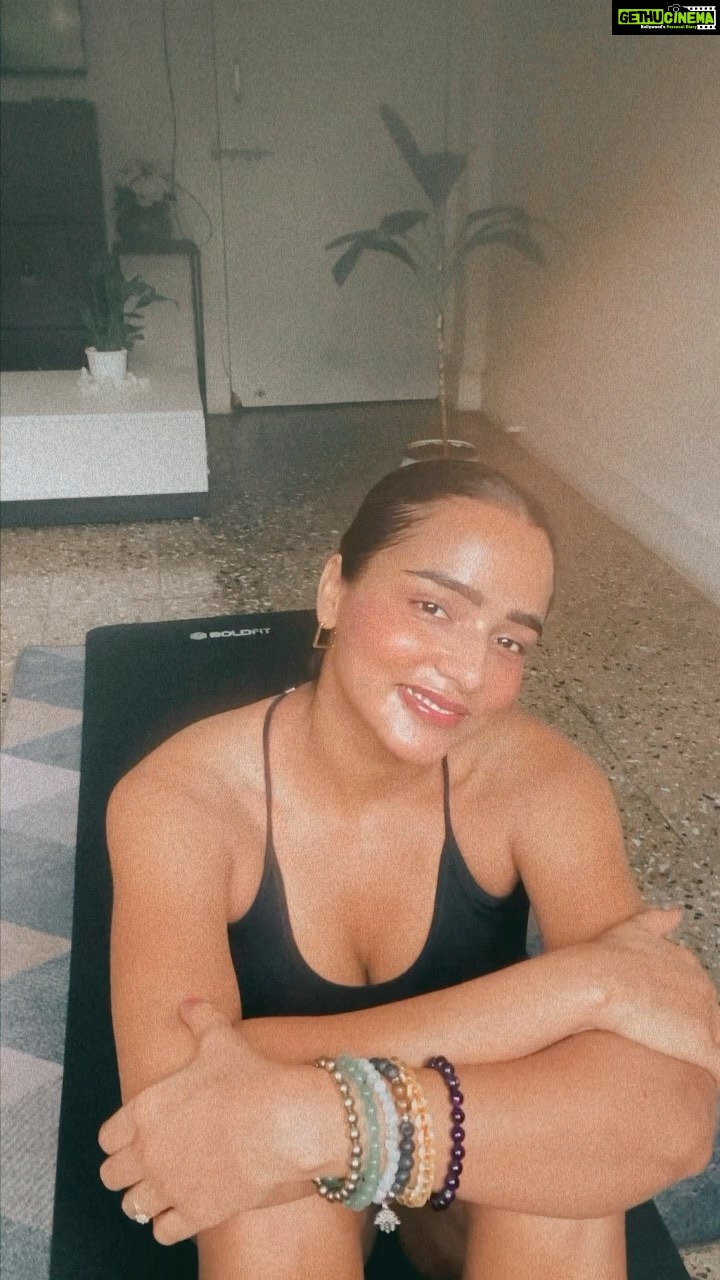 Tuhina Das Instagram - #gratitude 🫶🏻💕🧘🏽♀️☮️ I am blessed 💕🫶🏻 Love and peace ☮️ I love you 🫶🏻💕 #affirmations #gratitude #tuhinadas #peace #love #instagram #instadaily #greatful #universe #trustyourself #trusttheprocess #friday #friends #family #blessings Dugga Dugga🧘🏽♀️ Mumbai, Maharashtra