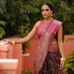 Tuhina Das Instagram - Forever #saree girl 💕 @aajkaal.in @makeupartist_bhaskarbiswas @sayantan_dutta_photography @lalia_sanskriti #saree #bong #instagram #picoftheday #ethnicwear #love #trending #work #happiness #peace#bonggirl #kolkatadiaries Kolkata city of joy