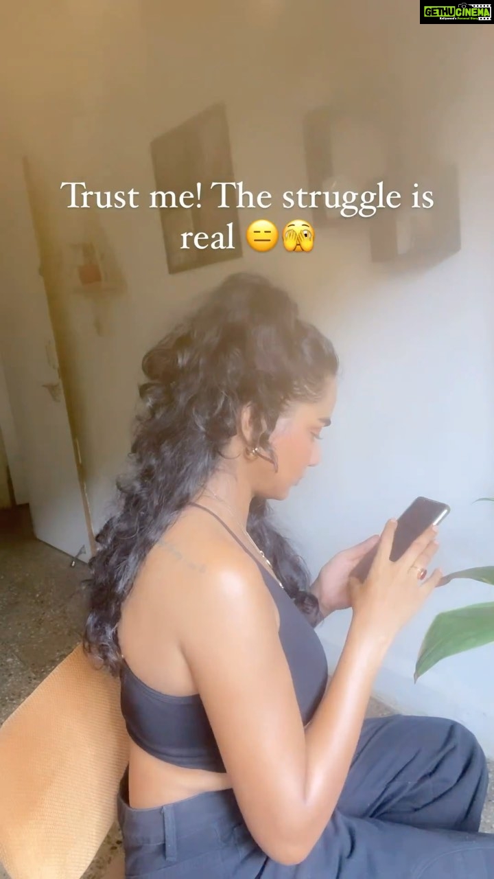 Tuhina Das Instagram - When u need to google#lyrics mid-song while the cameraβs running π€¦π½ββοΈπ€¦π½ββοΈπ€¦π½ββοΈπ€¦π½ββοΈ #reelsvideo #reelsinstagram #tuhinadas Mumbai, Maharashtra