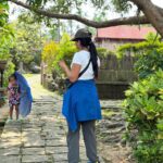 Ulka Gupta Instagram – When you’re in the cleanest village of Asia, you don’t just see cleanliness you feel it too 🦋

#mawlynnong #meghalaya #traveldiaries Mawlynnong Village