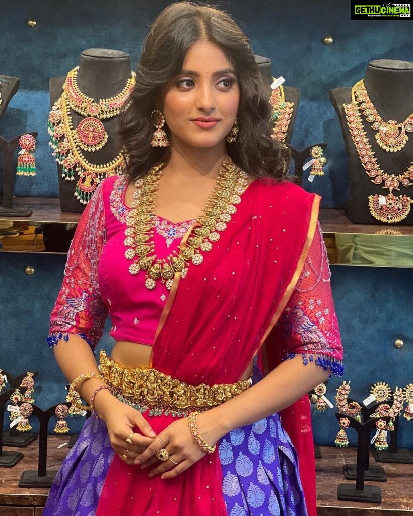 Ulka Gupta Instagram - @lotus_silver_jewellery @kanakagrwl @navneeth_bhansali Styled by @aishwaryavenishetty_official Dress by @archithanarayanamofficial Mua @triyas_glam_makeup