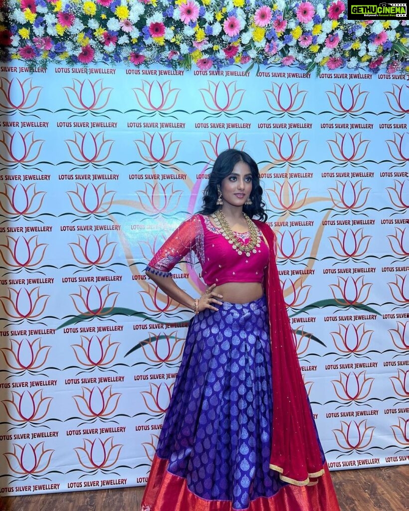 Ulka Gupta Instagram - @lotus_silver_jewellery @kanakagrwl @navneeth_bhansali Styled by @aishwaryavenishetty_official Dress by @archithanarayanamofficial Mua @triyas_glam_makeup