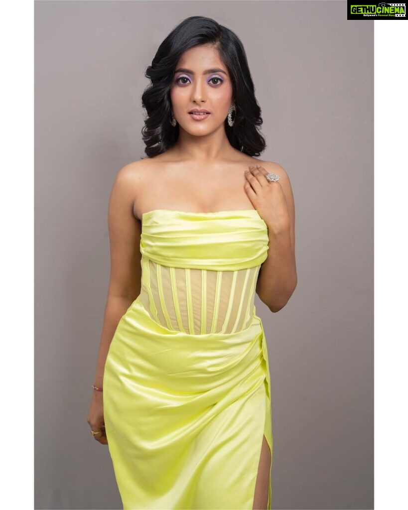 Ulka Gupta Instagram - Feeling sub'Lime' in this gorgeous dress from @girlsslay.official ❤️ Shot by: @shotbyhemanth Jewellery : @shrustarin Stylist : @instylewithaditi Makeup : @shikhashah_mua Hair : @shweta_adornvogue PR : @oceanmediapr