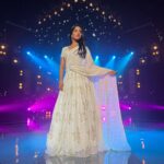 Ulka Gupta Instagram - You’ve been loving it so I’m posting it, throwing back to being @reenachopra ‘s muse in white 🤍 @hrishidp thank you for this click 🤍