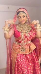 Ulka Gupta Instagram - What Jhumka?
Look what’s wrong with the long neck piece? 

Vc @stylewithpooja12 
Late to the trend but had to do it ❤️