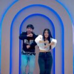 Ulka Gupta Instagram - This song is so soothing♥️ - . . @officialjoshapp #bollywooddance #mohfam #ulkagupta #mohakmanghani #dance #dancevideos #baaton