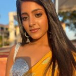 Ulka Gupta Instagram - Sunehri ✨