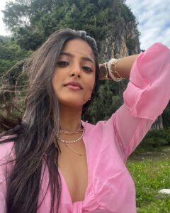 Ulka Gupta Instagram - 🗻💕✨ 
The pink top - denim shorts look is brought to by 😛 my exclusive stylist @malvikasharmaofficial 🤪
 #marblemountain #danang #vietnam