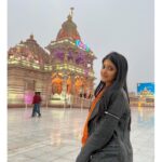 Ulka Gupta Instagram – वैकुंठ में भी ना मिले जो वो सुख, 
कान्हा तेरे वृंदावन धाम में है, 
कितनी भी बड़ी विपदा हो चाहे,
समाधान तो बस श्री राधे तेरे नाम में है।

#radheradhe #harekrishna #vrindavan