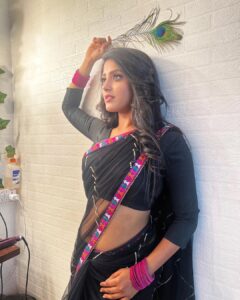 Ulka Gupta Instagram - He Kanha ✨ 🦚 
.
.
.
#kanha #sareelove #morpankh