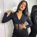 Ulka Gupta Instagram - Would say something catchy but I already caught ya attention ✨🖤 Outfit @labelsimrankatyal Makeup @garg_kinjal Hair @alisha__shaaikh @oceanmediapr
