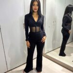 Ulka Gupta Instagram - Outfit @labelsimrankatyal Makeup @garg_kinjal Hair @alisha__shaaikh #lookbook #blacksuit #moviescreening
