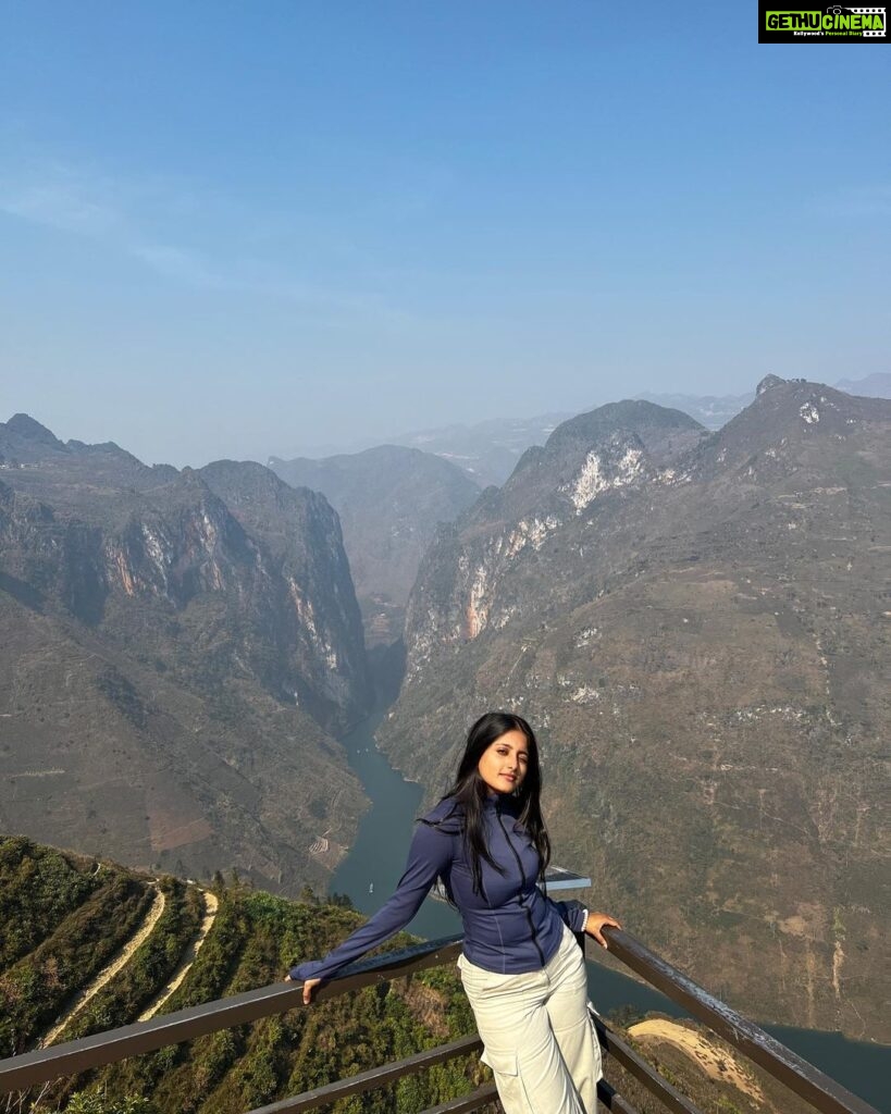 Ulka Gupta Instagram - The blue jacket series 🤍💙 #hagiangloop #vietnam Đồng Văn - Hà Giang