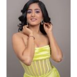 Ulka Gupta Instagram - Make sure you have a sexier back, people who talk behind you should have a sightful vision while they do the talking 🫣 Photographer - @shotbyhemanth Jewellery : @shrustarin Stylist : @instylewithaditi Makeup : @shikhashah_mua Hair : @shweta_adornvogue PR : @oceanmediapr