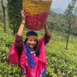 Ulka Gupta Instagram – Chai ke Baaghaan mein yeh nahi kiya toh kya kiya? 
🤙🏾 Sollu 😎 
 
 
#teaplantations #ootydiaries Ooty & Coonoor, Nilgiri Hills, Tamil Nadu