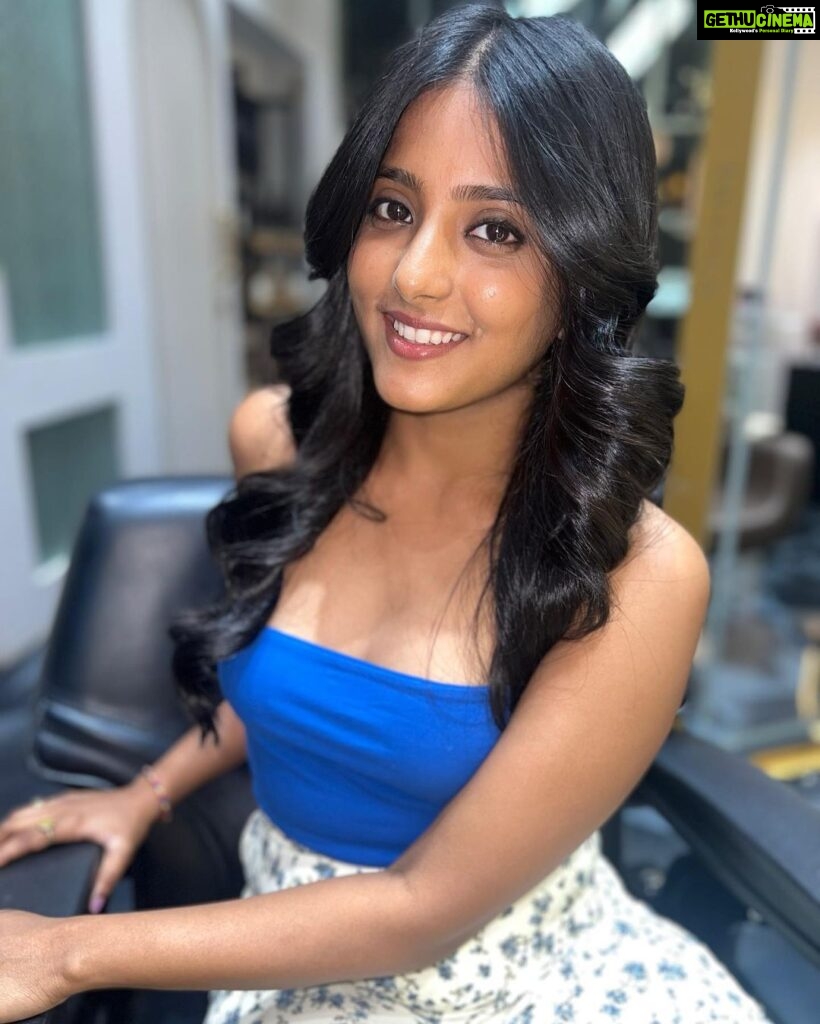 Ulka Gupta Instagram - my new haircut 💙