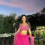Ulka Gupta Instagram - Choosy on lehengas 💕 Big on sunsets 💜 and High on Life 💖 Lehenga & jewellery @the_adhya_designer Styled by @navneeth_bhansali #bestieswedding #lehengas Kutch Bhuj Gujarat