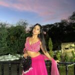 Ulka Gupta Instagram - Choosy on lehengas 💕 Big on sunsets 💜 and High on Life 💖 Lehenga & jewellery @the_adhya_designer Styled by @navneeth_bhansali #bestieswedding #lehengas Kutch Bhuj Gujarat