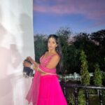 Ulka Gupta Instagram - Choosy on lehengas 💕 Big on sunsets 💜 and High on Life 💖 Lehenga & jewellery @the_adhya_designer Styled by @navneeth_bhansali #bestieswedding #lehengas Kutch Bhuj Gujarat