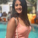 Ulka Gupta Instagram - Tan Day ✨💕💙🌸 #bestieswedding #poolparty #abhigotcandid🌈