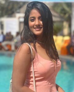 Ulka Gupta Instagram - Tan Day ✨💕💙🌸 #bestieswedding #poolparty #abhigotcandid🌈