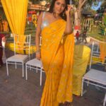 Ulka Gupta Instagram - Golden hour dates with me . . #bestieswedding #haldilook #sareelove Narmada Retreat Resort , Maheshwar, Madhya Pradesh