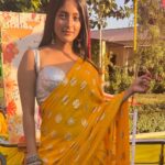 Ulka Gupta Instagram - Golden hour dates with me . . #bestieswedding #haldilook #sareelove Narmada Retreat Resort , Maheshwar, Madhya Pradesh