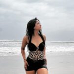 Ulka Gupta Instagram - Salty hair and sandy feet 🌊✨ Pc @niikkkiiii_thakur @candyybooo . . #beachlove #vitaminsea #seawaves #vietnam #danang #vacay