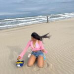 Ulka Gupta Instagram - You make me crazier ✨💕 Thank you @niikkkiiii_thakur for these lovely clicks #dearbeachiloveyou #danangbeach