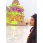 Ulka Gupta Instagram – वैकुंठ में भी ना मिले जो वो सुख, 
कान्हा तेरे वृंदावन धाम में है, 
कितनी भी बड़ी विपदा हो चाहे,
समाधान तो बस श्री राधे तेरे नाम में है।

#radheradhe #harekrishna #vrindavan