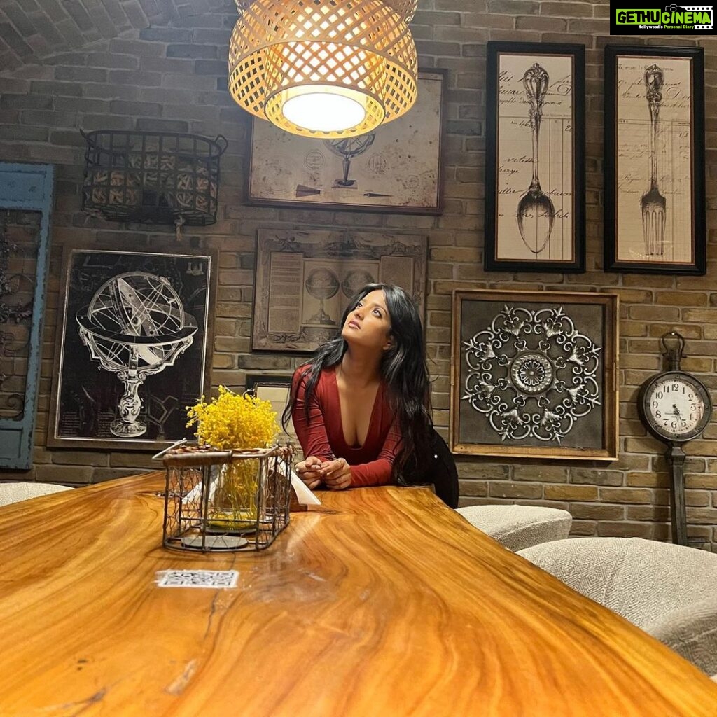 Ulka Gupta Instagram - Looking for love in all the wrong places ♥️