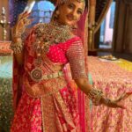 Ulka Gupta Instagram - मैं नाचूँ मगन होके कान्हा के प्यार में 💕✨ #radheradhe I love these pictures @shindejatin