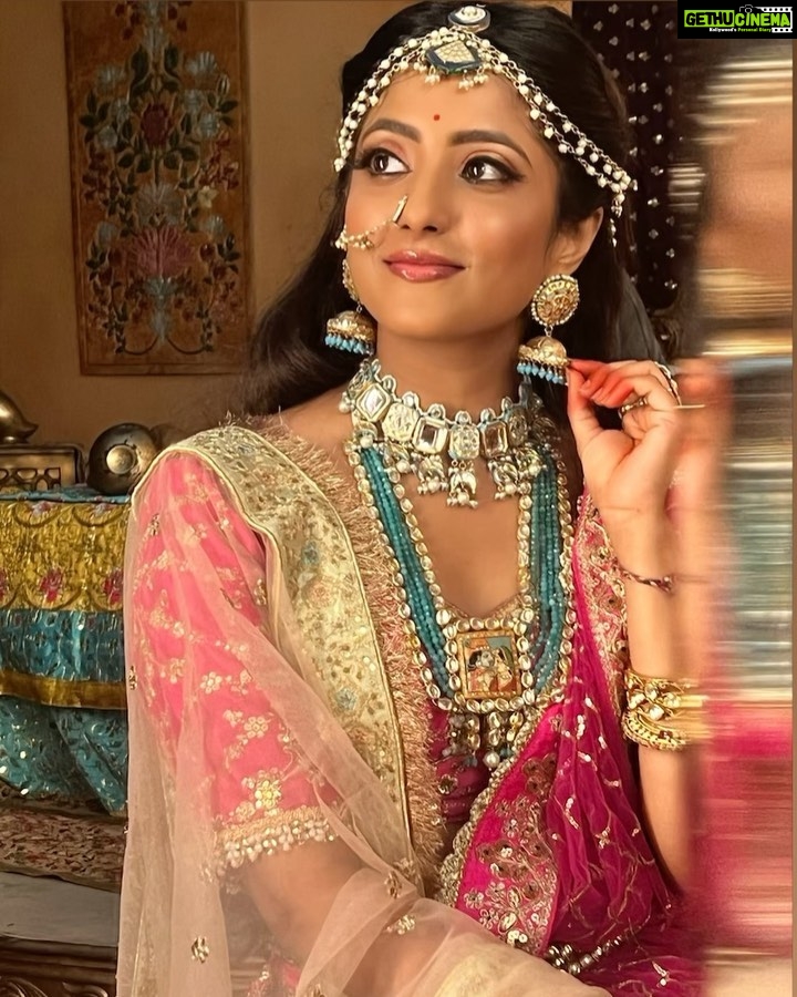 Ulka Gupta Instagram - Feeling Devasena ✨ Makeup @kalpesh_desai01 Pc @faizal_ahmed_ #traditional #indianqueen #jewellerylove Filmcity , Goregaon East