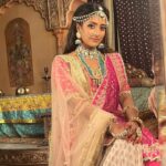 Ulka Gupta Instagram - Feeling Devasena ✨ Makeup @kalpesh_desai01 Pc @faizal_ahmed_ #traditional #indianqueen #jewellerylove Filmcity , Goregaon East