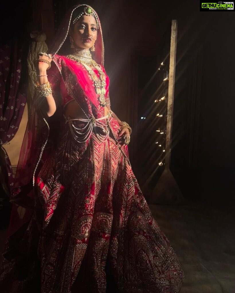 Ulka Gupta Instagram - Indian Queens Slay ⚜️❤️ Picture credits @dopmanishsharma Mua @kalpesh_desai01 #ulkagupta Film City