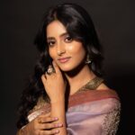 Ulka Gupta Instagram - Styling- @aishwaryavenishetty_official Outfit- @tilakamsarees Jewellery- @kasturisilverjewellery Photography- @sharathchandra_photography