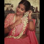 Ulka Gupta Instagram - Time Travelled 🧳 🕰 Photographer : @_shotbykaran_ Hair and Makeup : @tapsi_makeup Stylist- @stylist_muskan_varma_ Saree blouse - @aarthsattika Jewellery - @zoieria_ Location - @shycafeandbar Artist Reputation Management - @oceanmediapr