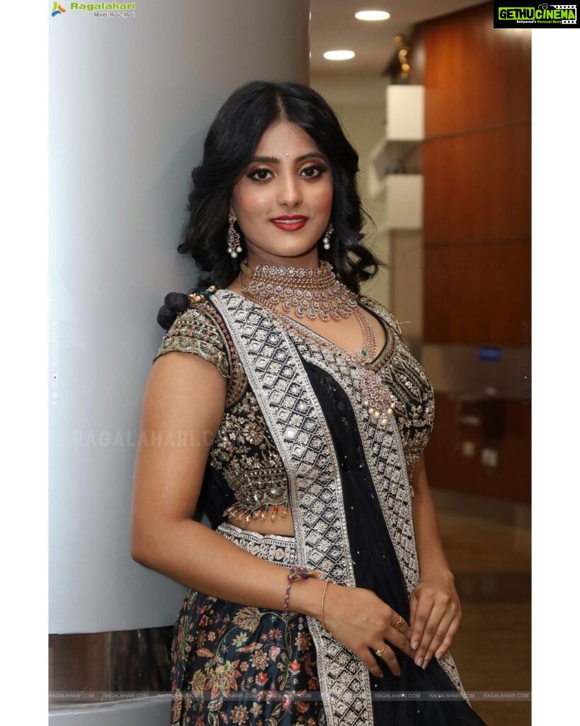 Ulka Gupta Instagram - Flaunting Inner Elegance @neerusindia ✨ @avnish003 Styled by @navneeth_bhansali 💕 #lehenga #weddingfashion Novotel Hyderabad Convention Centre
