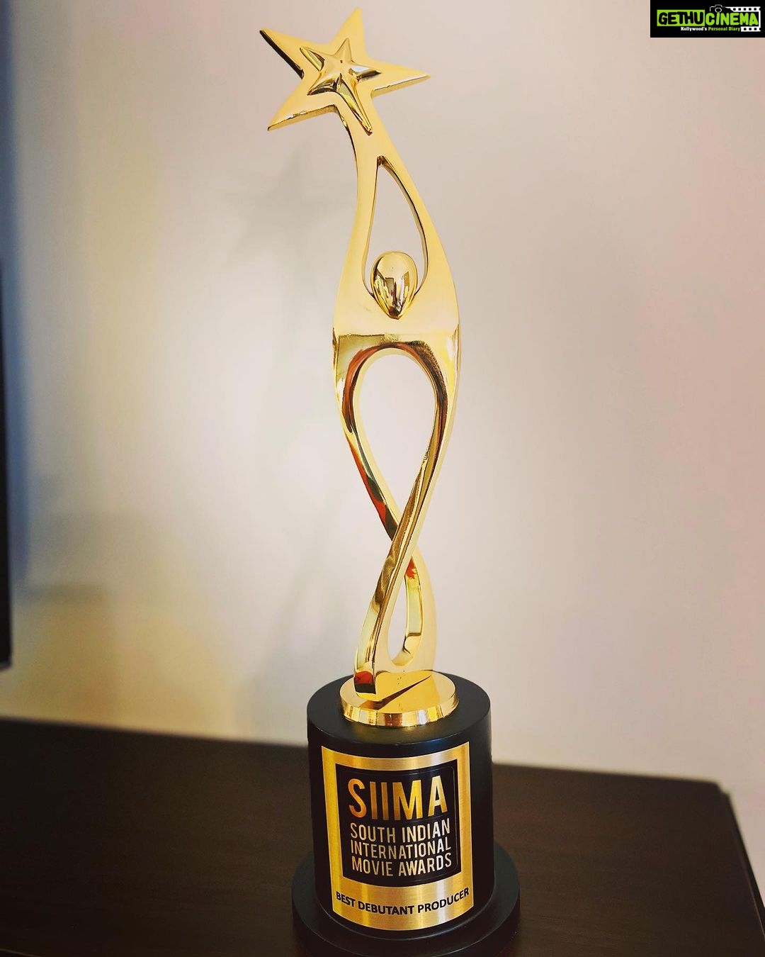 Unni Mukundan Instagram - Best Debut Producer for UMF @siimawards @meppadiyanmovie @vishnumohanstories @umfpvtltd ❤️🙏