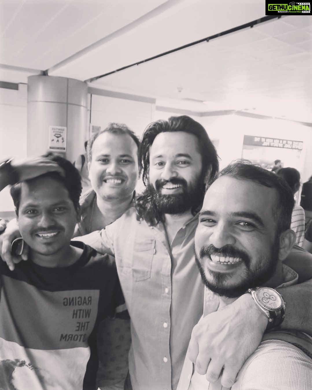 Unni Mukundan Instagram - If the gods go kind, we will put out the best magic on screen 🤟 @sujinsujathan @vishnuaravind10 @timbuktu.man @gandharvajrmovie @prasobhkrishna