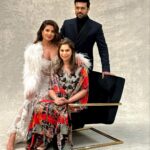Upasana Kamineni Instagram - LA familia ❤️ #hollywood @priyankachopra thank u for always being there for us. 🤗 @samosastories big hug 🤗 @binagoenkaofficial earrings Paramount Studios