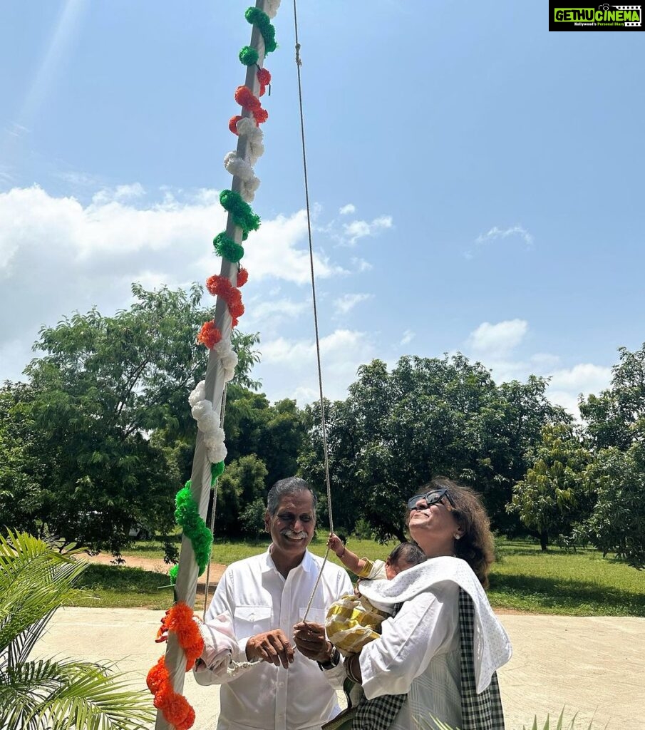 Upasana Kamineni Instagram - priceless moments with Amama & Thatha ❤️ KlinKaara’s first Independence Day #jaihind #harghartiranga @shobanakamineni @alwaysramcharan