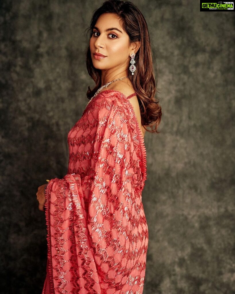 Upasana Kamineni Instagram - #Throwback to being dressed by @manishmalhotra05 & @anaitashroffadajania in my first trimester. 🤗 ❤️ - was going through my phone & wondered why I didn’t post these earlier!!!