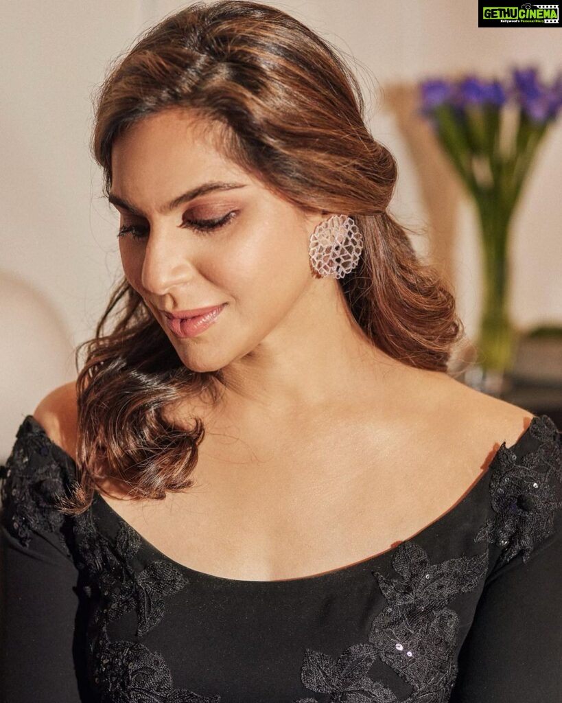 Upasana Kamineni Instagram - This one is special ❤️ Soooo thankful & grateful for everything. My faith in the @thesecret365 has become stronger. Manifest with a pure heart, clear goal and wish well for all. Valli pinni & Rama Amma the strongest force behind the scenes, we admire u sooo much ❤️ @vanityfair party - wearing: @falgunishanepeacockindia @binagoenkaofficial @sandysartistry - hmu Last few images by @arifminhaz Vanity Fair Oscar Party
