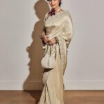 Upasana Kamineni Instagram - Traditional, elegant & bespoke is what Jayanti Reddy & Bina Goenka curated for me for the 95 Academy Awards - The Oscars 2023. Hyderabad based designer @jayantireddylabel created a silk saree made using hand woven silk, of spun fabric, created from recycled scraps keeping in tune with my belief of sustainable fashion. The intricately crafted statement Lilium neck piece, was in the making from the last four years by avant-garde Mumbai-based jewellery designer, @binagoenkaofficial . It was maneuvered with impeccable craftsmanship, made using the highest quality of natural gemstones of pearls and approximately 400 carats of high-quality rubies that cannot be recreated. I truly appreciate the hard work, dedication,passion and labour of love that have gone into creating these beautiful pieces for me. It’s the intricate attention to detail that sets this look apart from the rest. HMU - @sandysartistry 📸 - @arifminhaz Oscars Red Carpet