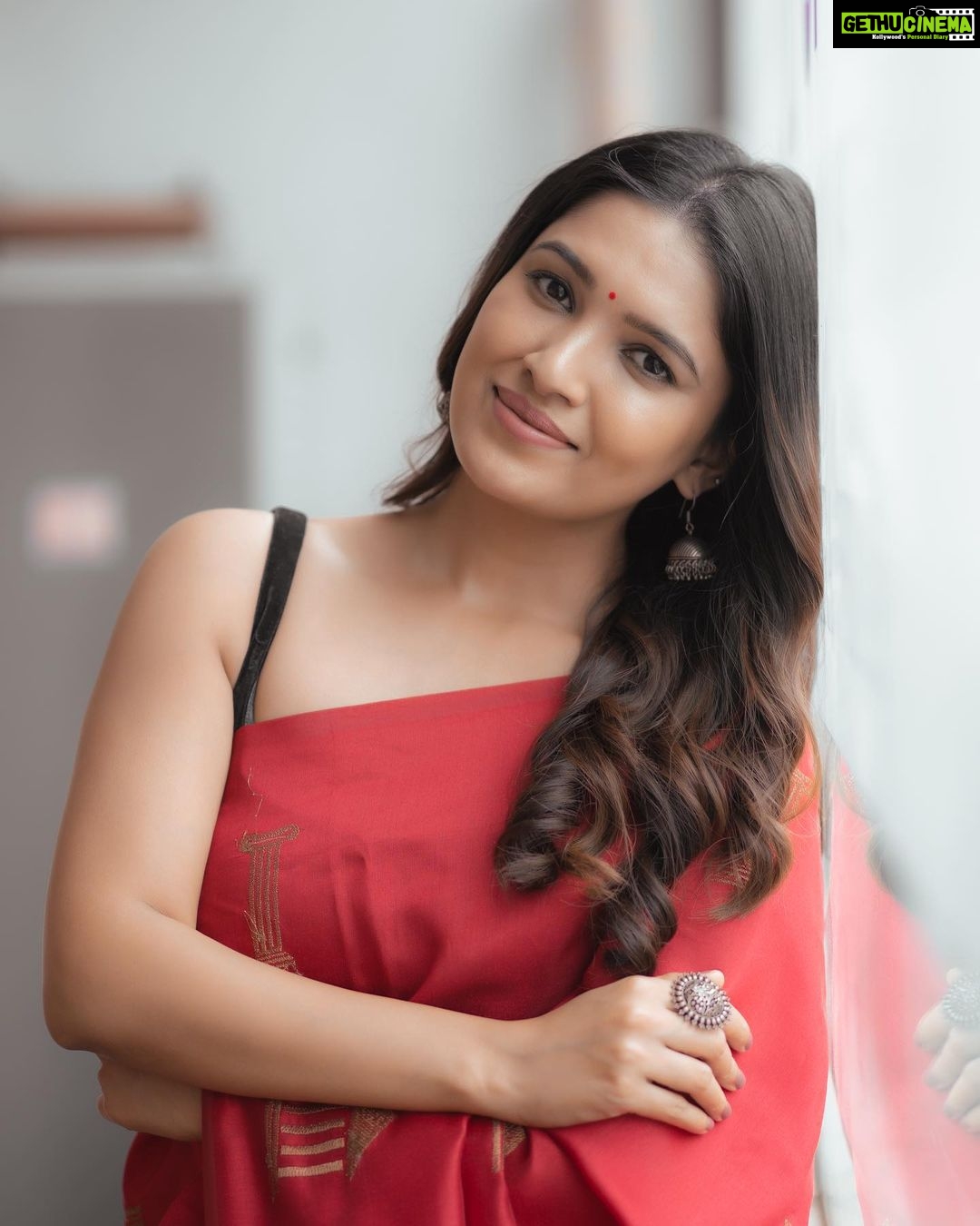 Vani Bhojan Instagram - ❤️ @karthikakphotography