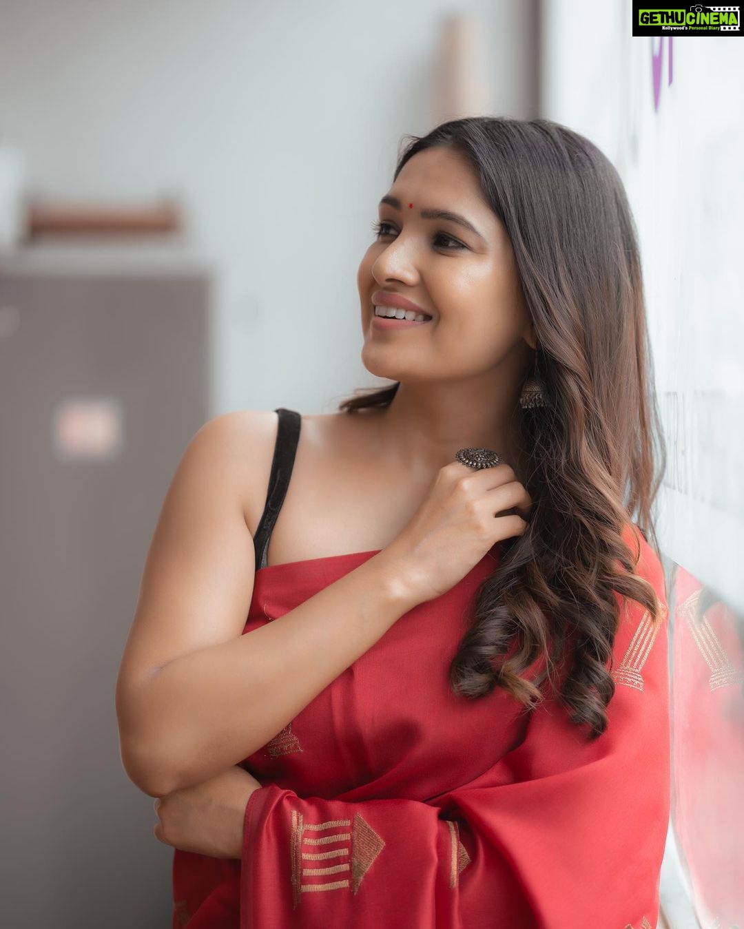 Vani Bhojan Instagram - ❤️ @karthikakphotography