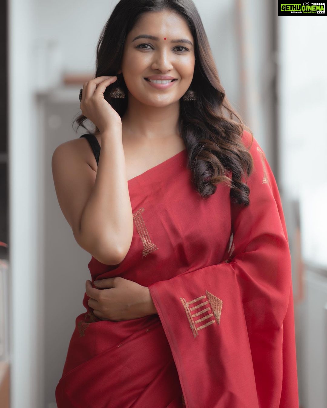 Vani Bhojan Instagram - ❤️ @karthikakphotography